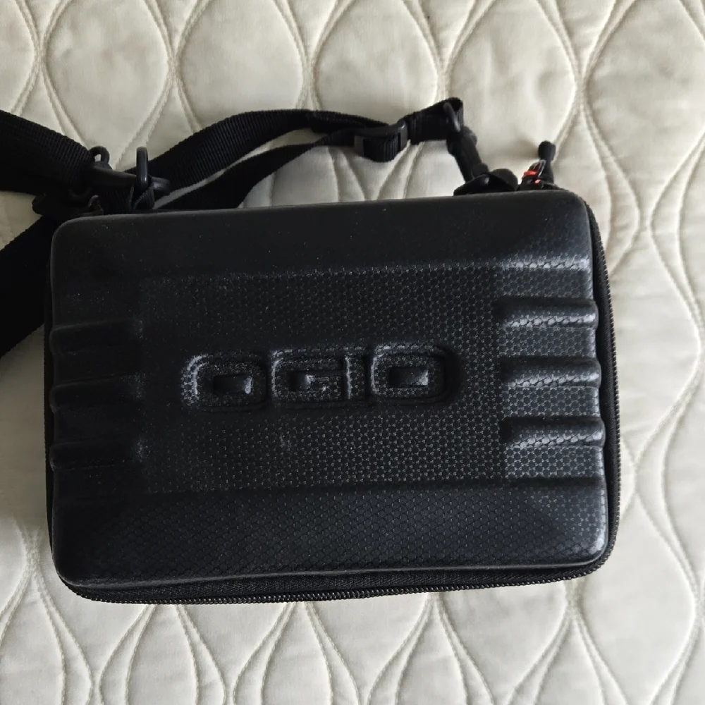 GoPro HERO4 Silver with Black Protective Case and Mounts